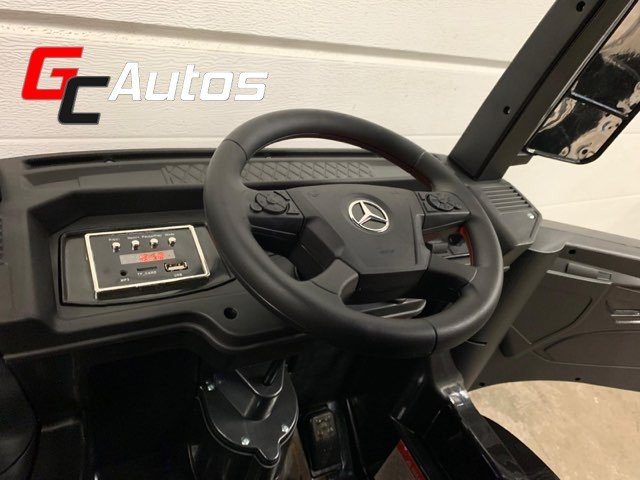 Camion électrique Mercedes Actros - noir